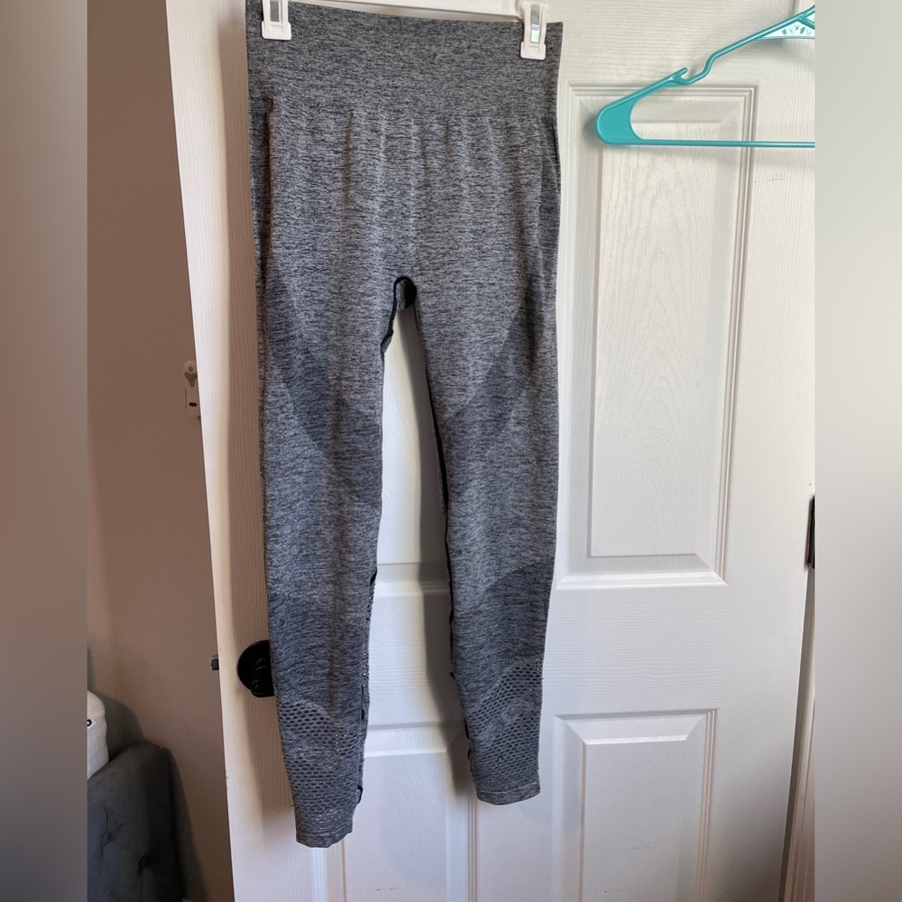 Gray contour workout leggings
